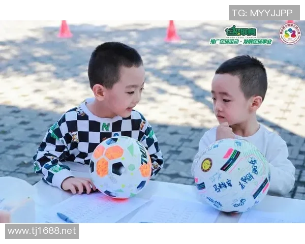 足球明星与儿子温馨互动视频展现亲子时光的快乐与感动